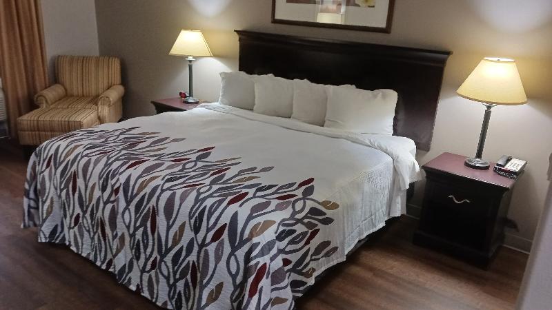 Red Roof Inn & Suites Midland image