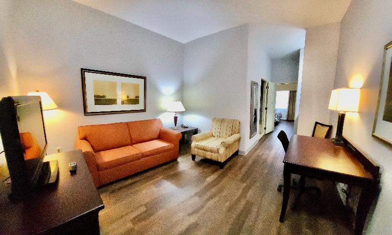 Red Roof Inn & Suites Midland image