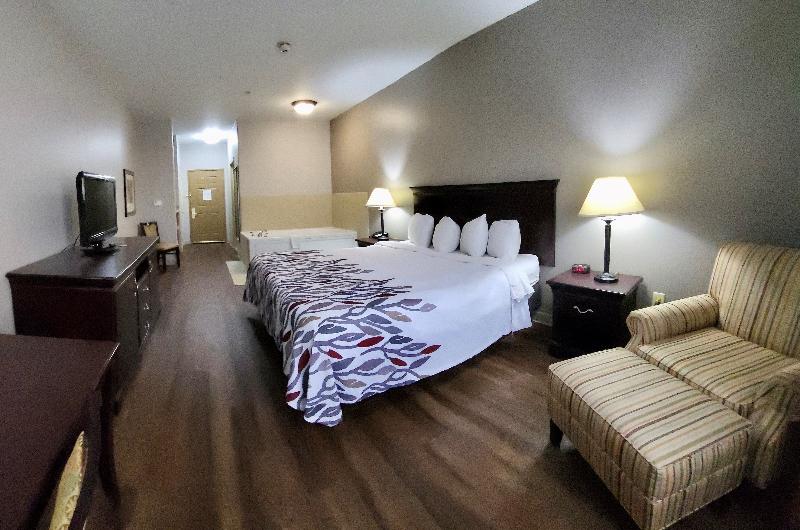 Red Roof Inn & Suites Midland image