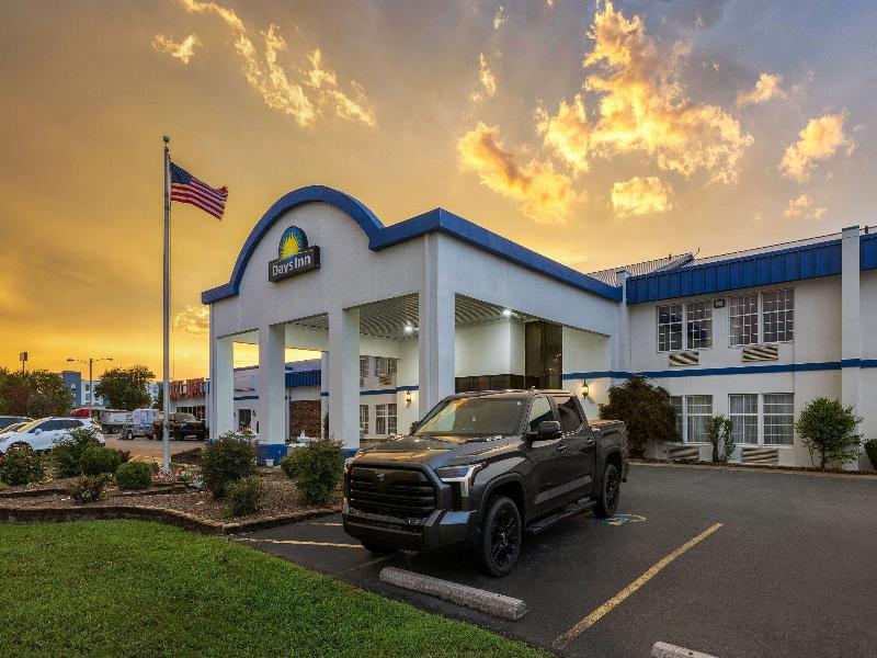 Days Inn by Wyndham Madisonville image