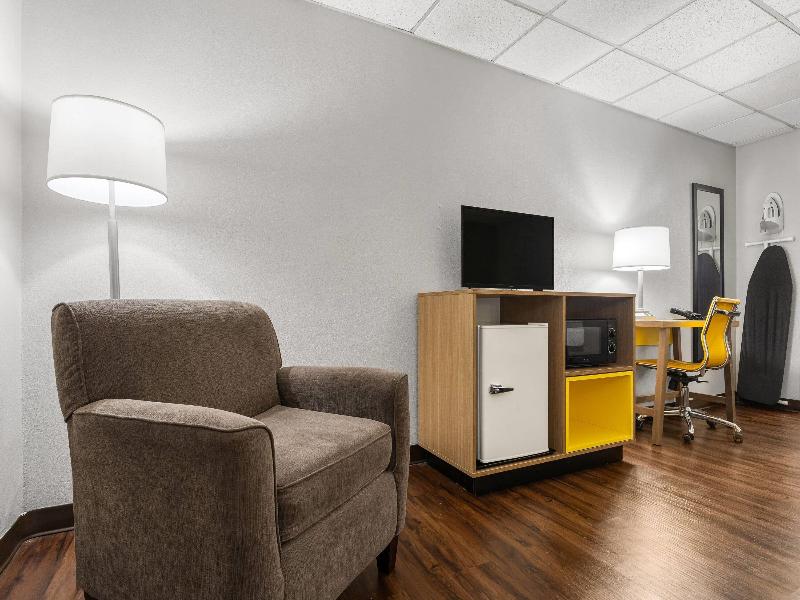 Days Inn by Wyndham Madisonville image