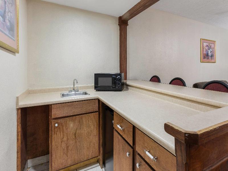 Days Inn by Wyndham Madisonville image