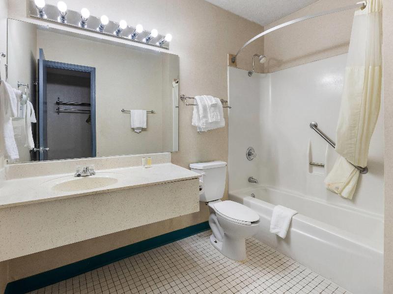 Days Inn by Wyndham Madisonville image