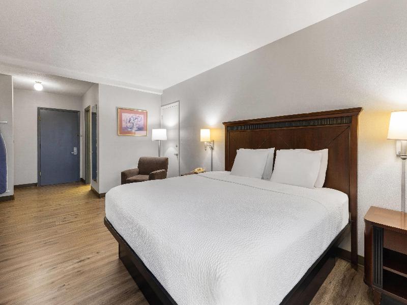 Days Inn by Wyndham Madisonville image