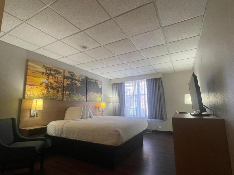 Days Inn by Wyndham Madisonville image