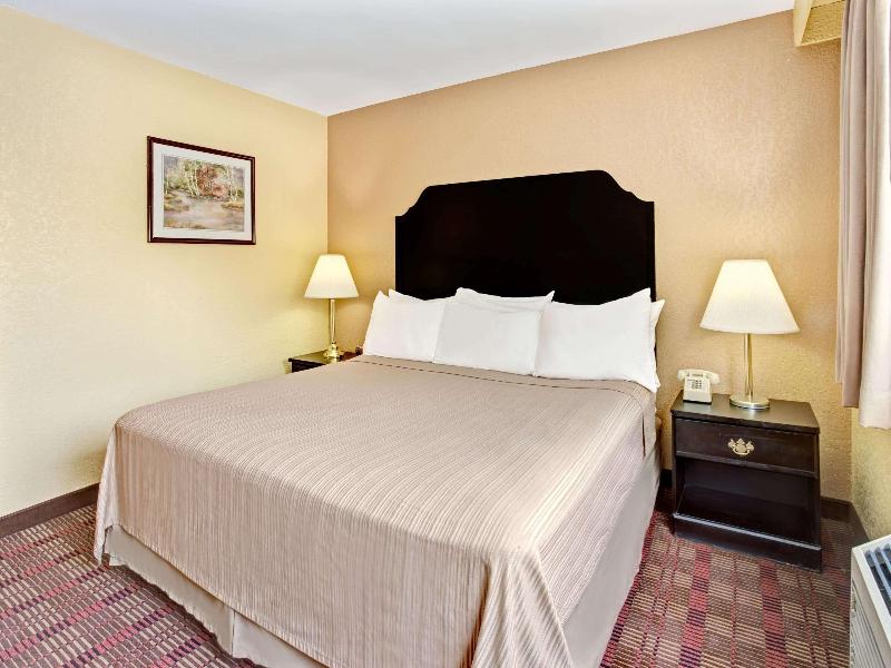 Howard Johnson by Wyndham Pikesville image