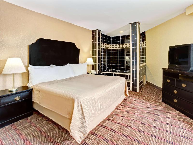 Howard Johnson by Wyndham Pikesville image