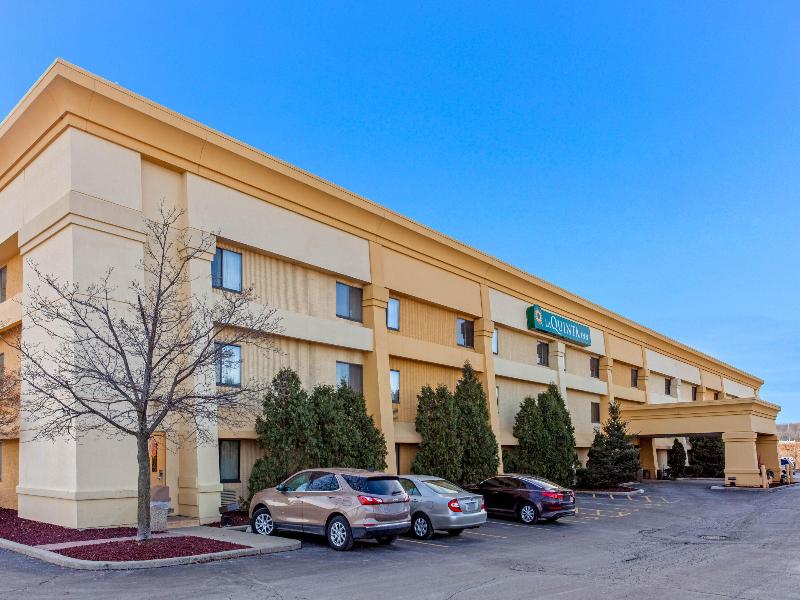 La Quinta Inn Milwaukee Airport/Oak Creek image