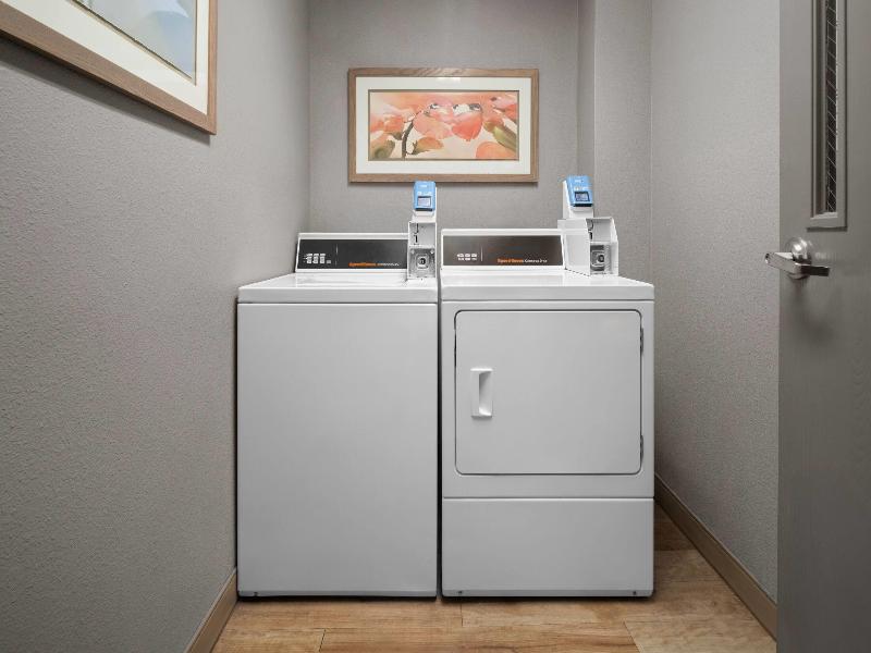 La Quinta Inn Milwaukee Airport/Oak Creek image