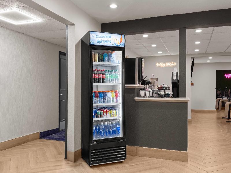 La Quinta Inn Milwaukee Airport/Oak Creek image