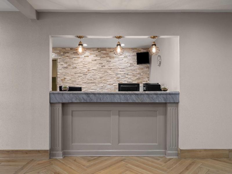 La Quinta Inn Milwaukee Airport/Oak Creek image