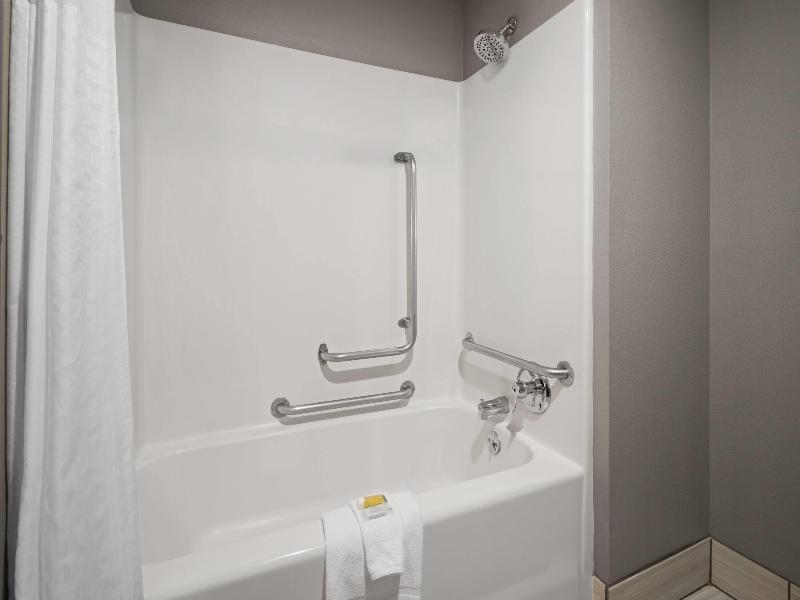 La Quinta Inn Milwaukee Airport/Oak Creek image