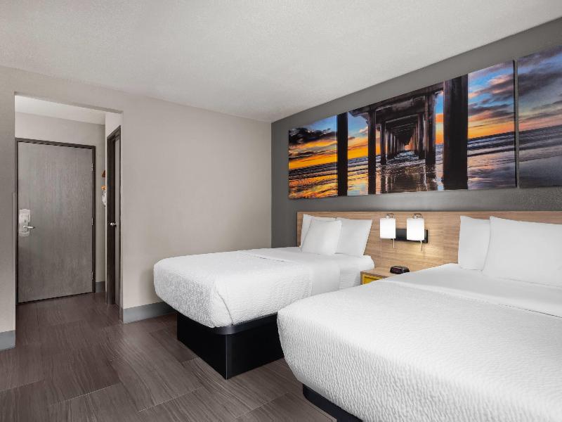La Quinta Inn Milwaukee Airport/Oak Creek image