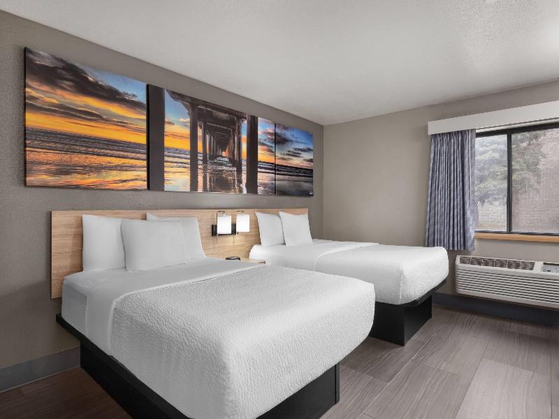 La Quinta Inn Milwaukee Airport/Oak Creek image
