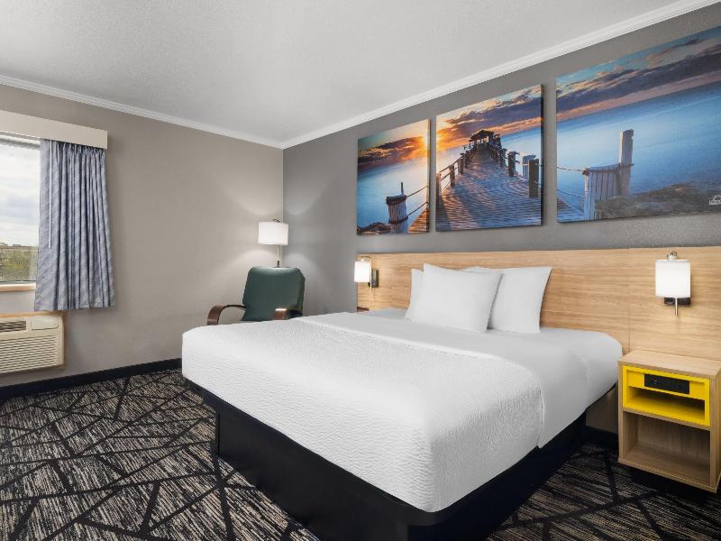 La Quinta Inn Milwaukee Airport/Oak Creek image