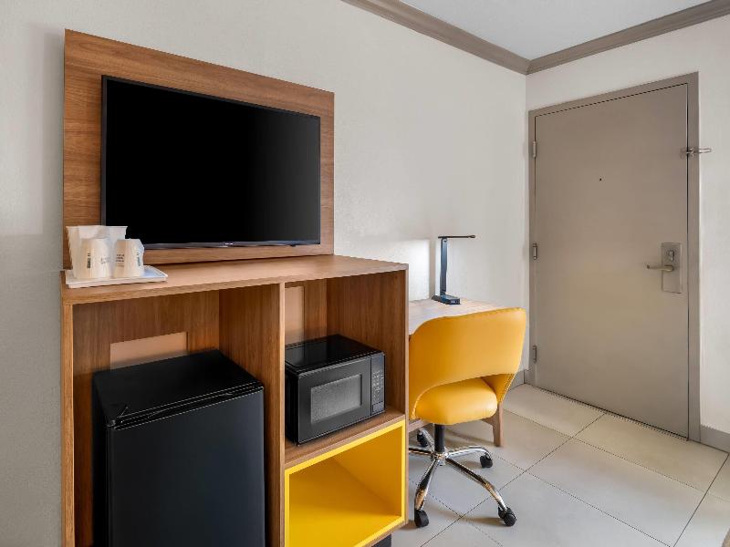 Days Inn by Wyndham Florida City image