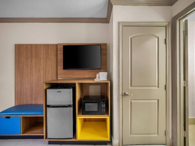 Days Inn by Wyndham Florida City image