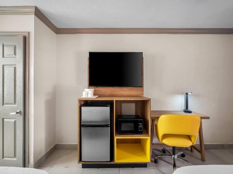 Days Inn by Wyndham Florida City image
