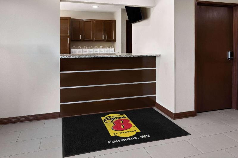Super 8 by Wyndham Fairmont image