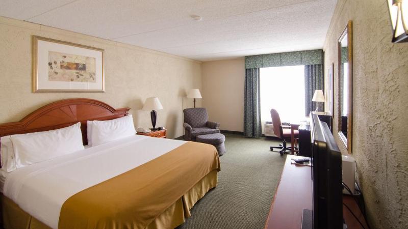 HOLIDAY INN EXPRESS RACINE AREA (I-94 AT EXIT 333)