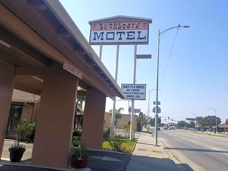 Buckboard Motor Lodge — general view