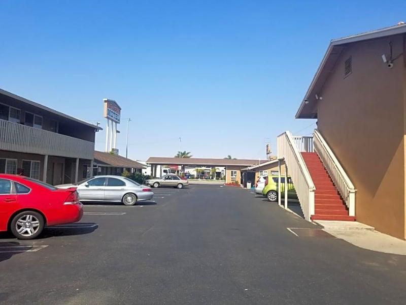 Buckboard Motor Lodge — general view