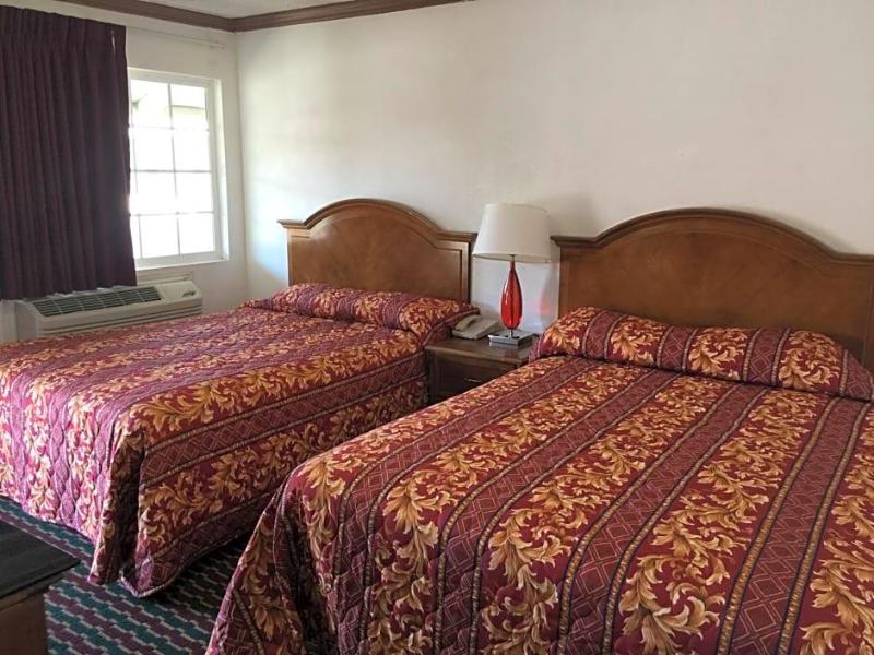 Buckboard Motor Lodge — general view