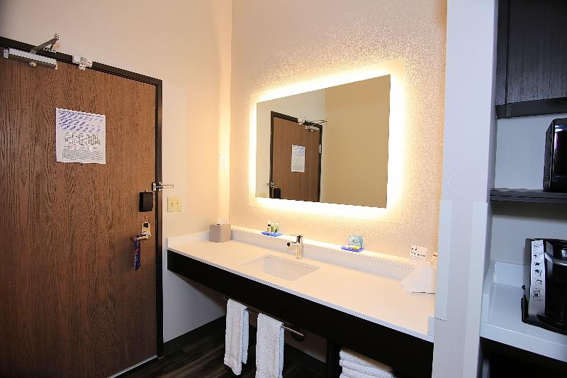 Holiday Inn Express Hotel & Suites Ashland image