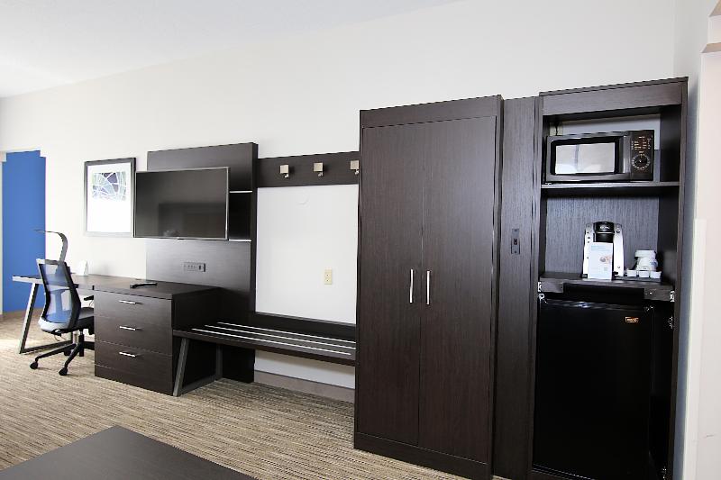Holiday Inn Express Hotel & Suites Ashland image