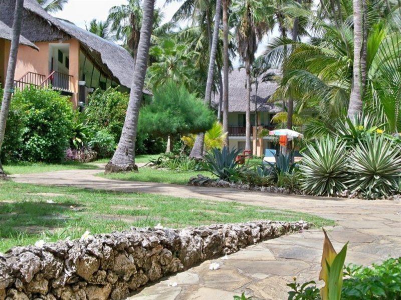 Bahari Beach Club — photo 2