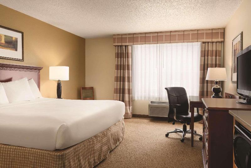 Country InnSuites Mankato And Conference Center Mn image