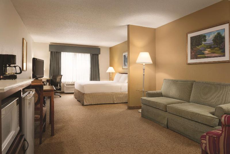 Country InnSuites Mankato And Conference Center Mn image