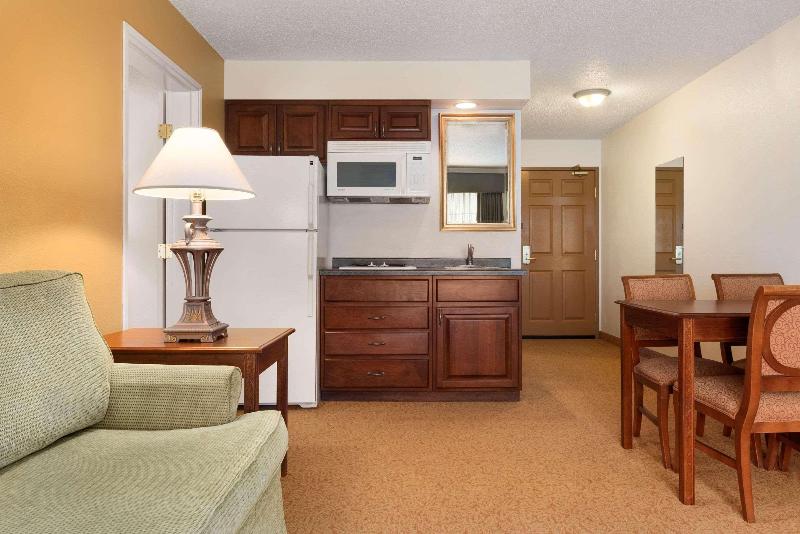 Country InnSuites Mankato And Conference Center Mn image