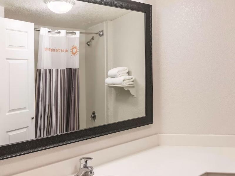La Quinta Inn & Suites Orlando Airport North image
