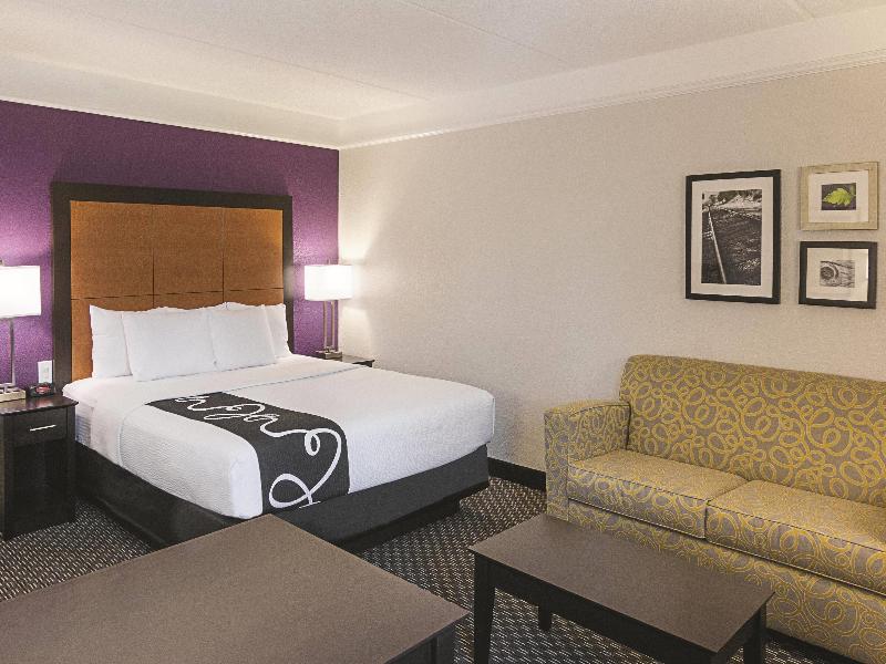 La Quinta Inn & Suites Orlando Airport North image