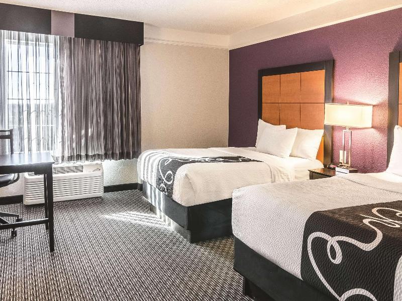 La Quinta Inn & Suites Orlando Airport North image