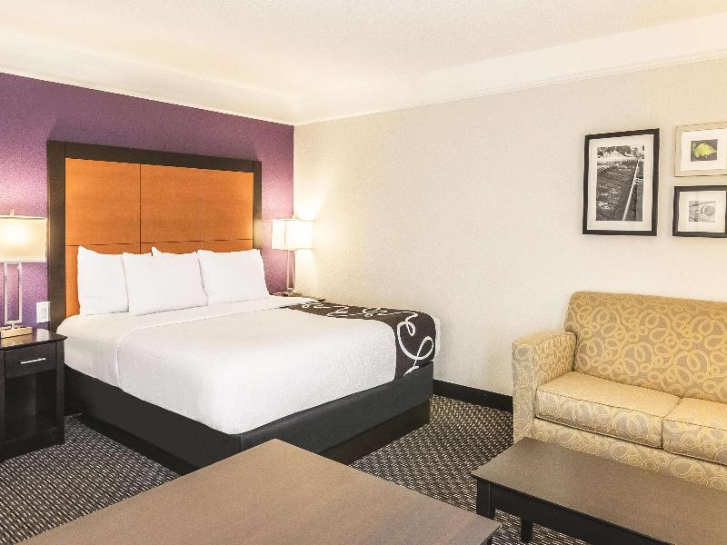 La Quinta Inn & Suites Orlando Airport North image