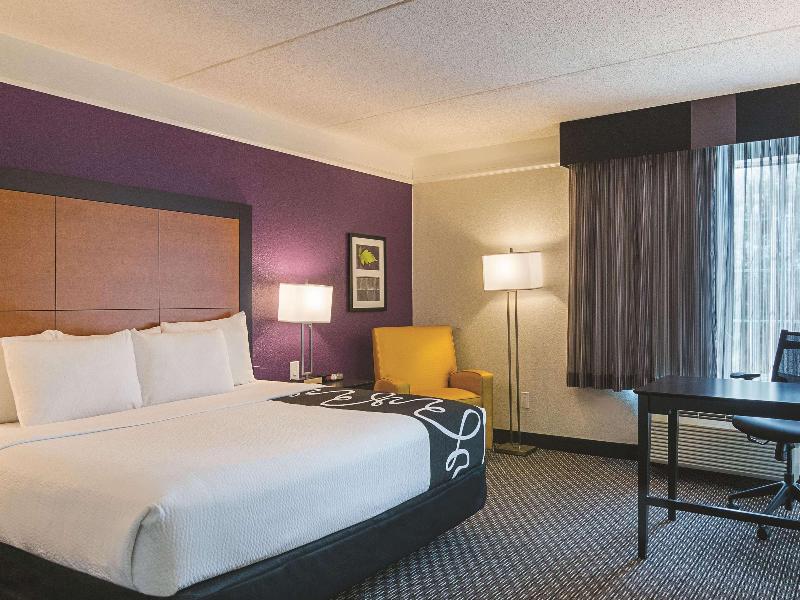 La Quinta Inn & Suites Orlando Airport North image