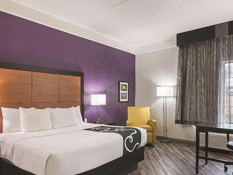 La Quinta Inn & Suites Orlando Airport North image