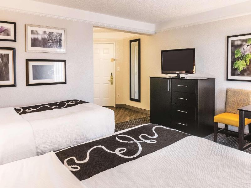 La Quinta Inn & Suites Orlando Airport North image
