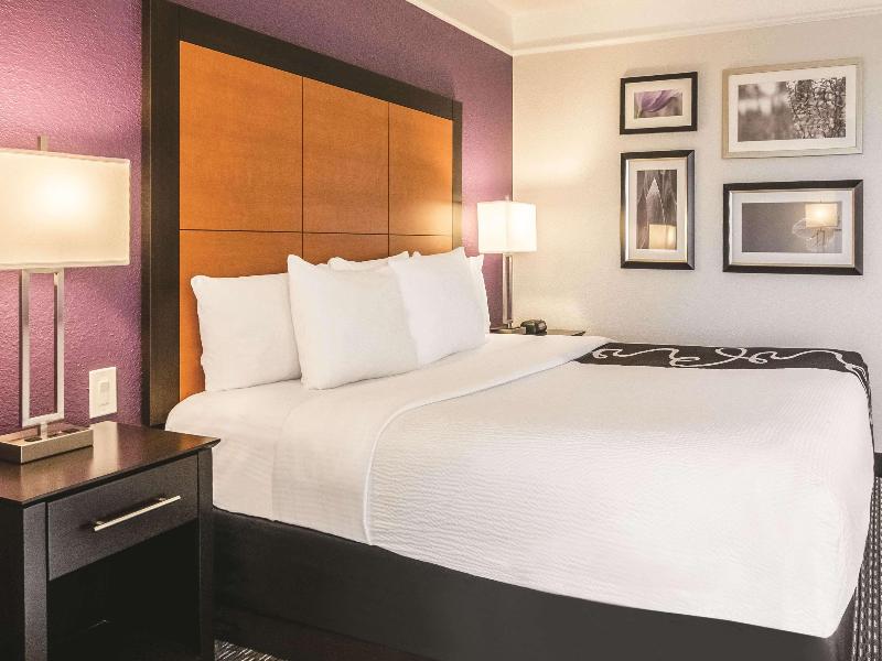 La Quinta Inn & Suites Orlando Airport North image