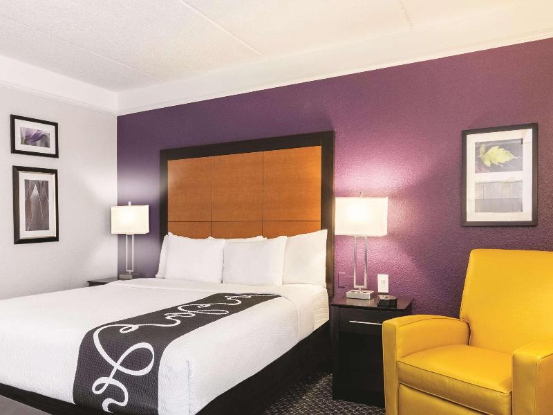 La Quinta Inn & Suites Orlando Airport North image