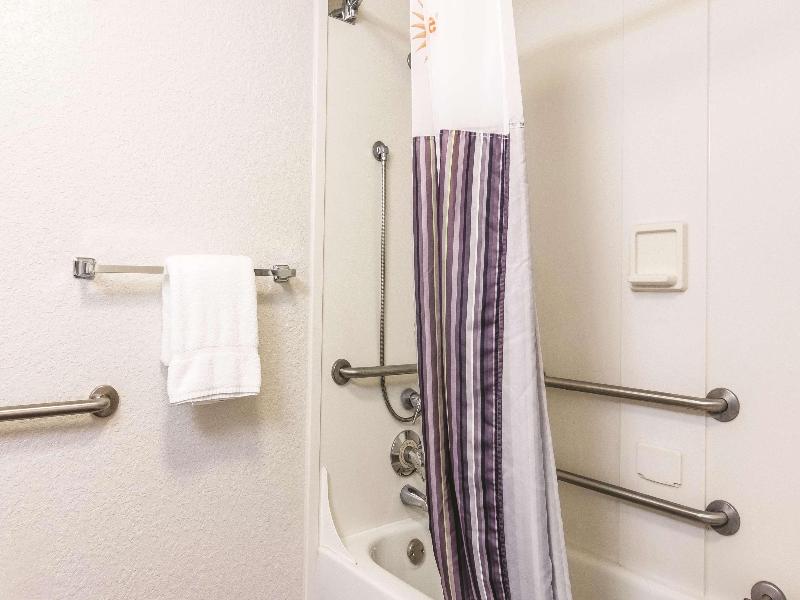 La Quinta Inn & Suites Orlando Airport North image