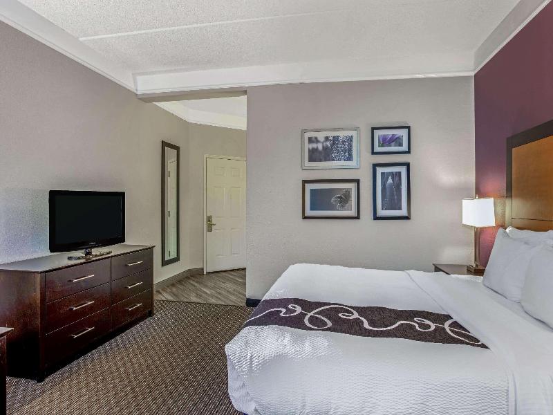 La Quinta Inn & Suites Orlando Airport North image