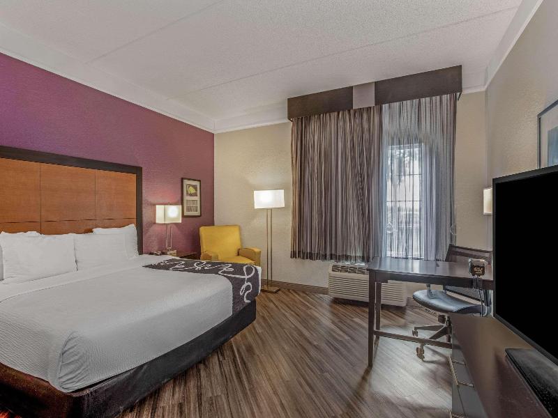La Quinta Inn & Suites Orlando Airport North image