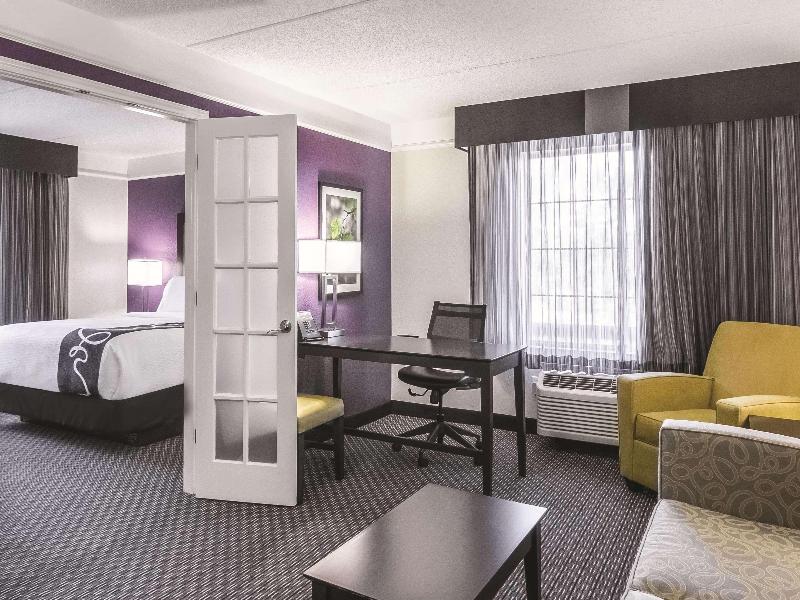 La Quinta Inn & Suites Orlando Airport North image