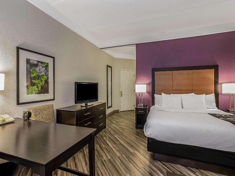 La Quinta Inn & Suites Orlando Airport North image