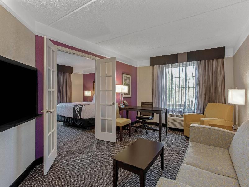 La Quinta Inn & Suites Orlando Airport North image