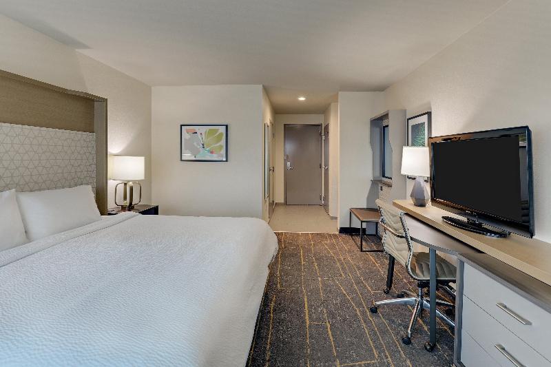 Holiday Inn Mobile - Airport image