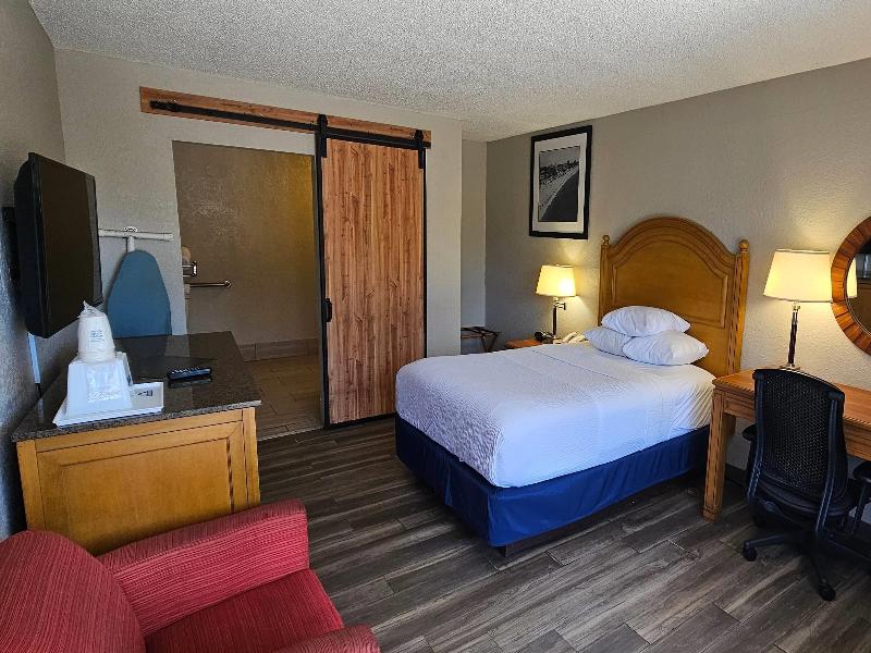 Days Inn by Wyndham Orlando Downtown image